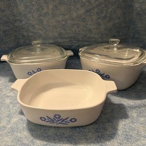 Vintage Corning ware set of three blue cornflower with two lids